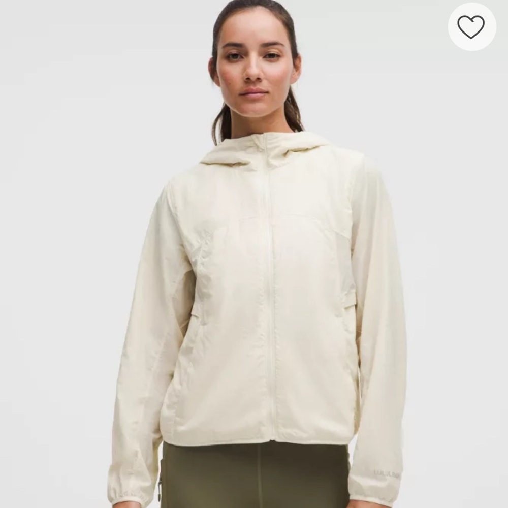Lululemon- Women’s InsulEight Cold-Weather Run Shell- Light Ivory